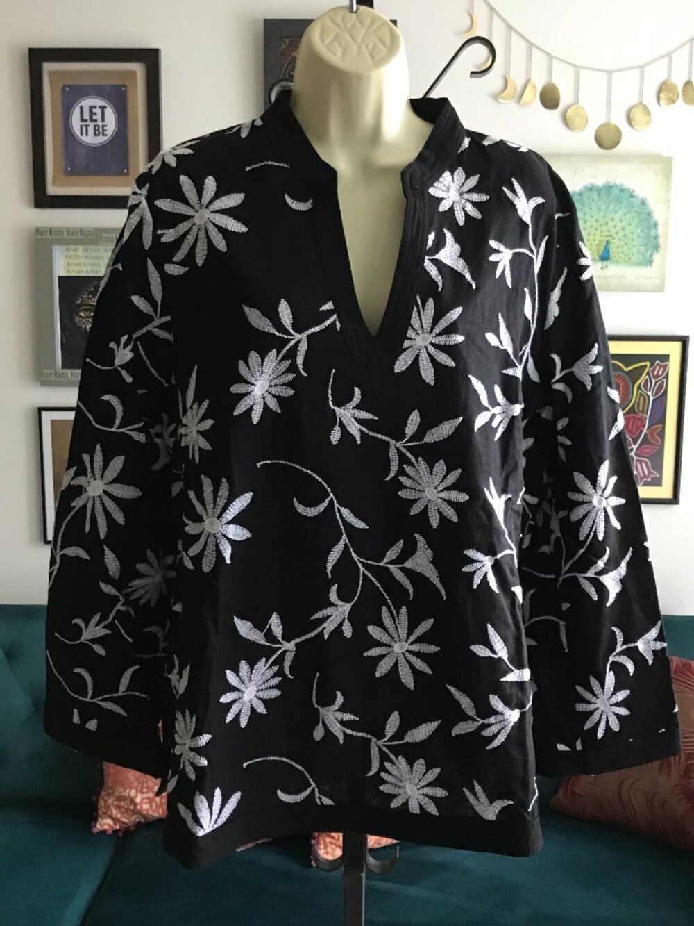 CAROLE LITTLE size XL Black Linen Blend Embroidered White Flowers Tunic Blouse